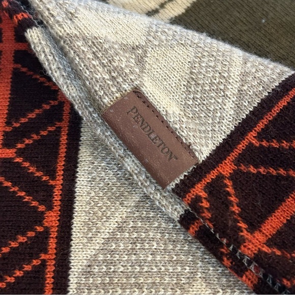 Pendleton Intarsia-Knit Bears Aztec Hooded Poncho - Picture 14 of 14